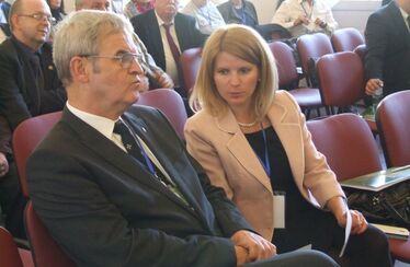 Újraválasztották Tőkés László elnököt és Sándor Krisztina ügyvezető elnököt. A szerző felvétele
