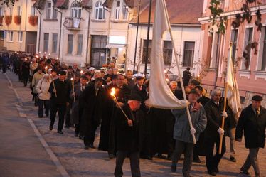 Fáklyás felvonulás Sespsiszentgyörgyön a reformáció napján. Albert Levente felvételei