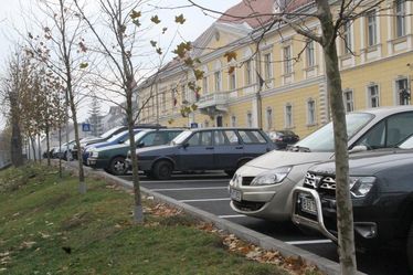 A Gábor Áron utcai parkolót is sokan igénybe veszik. Albert Levente felvétele
