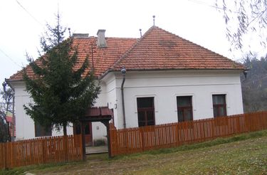 Ráfér a javítás a feldobolyi kultúrotthonra. A szerző felvétele