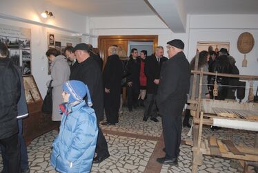 A gyűjtemény első látogatói. Iochom István felvétele