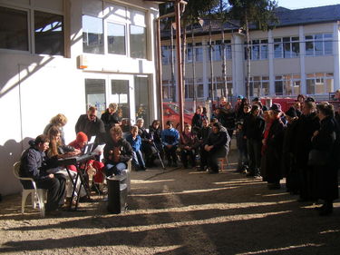 Kis ünnepély előzte meg az Írisz-bolt nyitását. A szerző felvétele