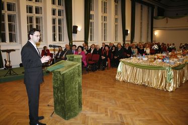 Farcádi Botond, a Háromszék főszerkesztője megköszöni a kitüntetést