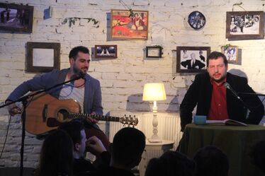 Nagy Dániel Viktor és Győrei Zsolt sepsiszentgyörgyi előadása a Tein Teaházban. Albert Levente felvétele