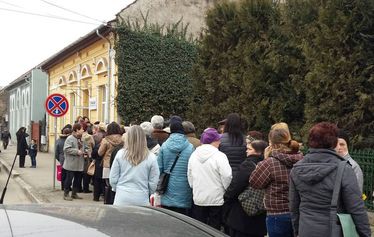 Több tízen várkoztak tegnap délelőtt laboratóriumi előjegyzésre