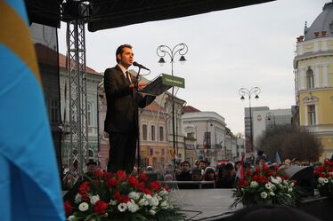Antal Árpád beszédet mond az ünnepi rendezvényen