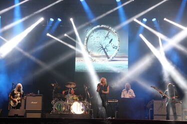 A tavalyi sztárvendég, az Uriah Heep zenekar a Szent György Napok nagyszínpadán. Albert Levente felvétele
