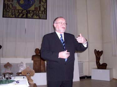 Székely Zsolt bemutatja könyvét. Bedő Zoltán felvétele