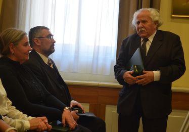 Dimény Attila és Kosztándi Jenő a tegnapi csíkszeredai díjátadáson. Iochom Zsolt felvétele