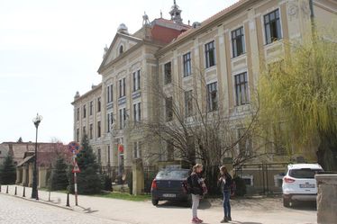 Az országos próbaérettségin a kézdivásárhelyi Nagy Mózes Elméleti Líceum volt a legsikeresebb a magyar középiskolák közül – javítanivaló ellenben ott is van bőven. Albert Levente felvétele