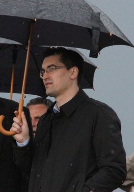 Răzvan Burleanu az eső ellenére végignézte Sepsi OSK–Sporting Liești mérkőzést. Fotó: Albert Levente
