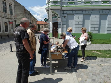 Aláírásgyűjtés  Beke István és Szőcs Zoltán védelmében. A szerző felvétele