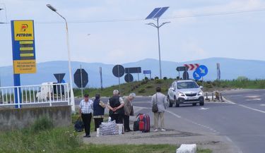 A rétyi keresztútnál várják a fuvart a kezelőjegyesek
