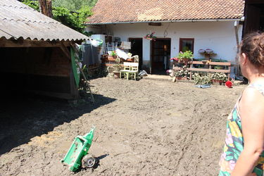 Sárban úszik az udvar.A szerző felvétele