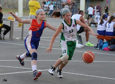 Kádár Johanna (12) kosárra tör. Fotó: Alina Cojocaru