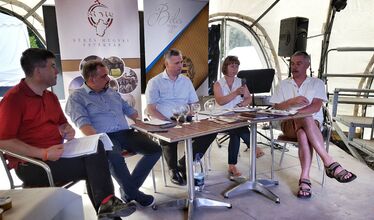 Borboly Csaba, Zalai Mihály, Péter Ferenc, Szőcs Papp Zsuzsa és Tamás Sándor. Ambrus Zsombor felvétele