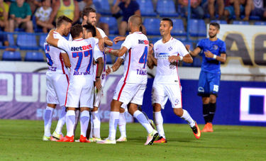 A Steaua-játékosok ünneplik az egyik találatot