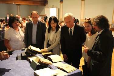 Könyvespolcot adományozott a könyvtárnak az amerikai nagykövet. Albert Levente felvételei