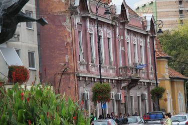 A sepsiszentgyörgyi postahivatalnak helyet adó egykori Hungária Szálló. Fotó: Albert Levente