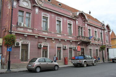 A Román Posta tulajdonában levő egykori Hungária Szálló leromlott állapotban . Albert Levente felvételei