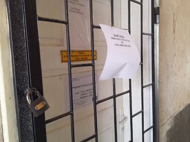 Sztrájk miatt zárva a hivatal. Tibodi Ferenc felvétele