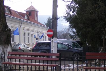 Tegnap tilos volt a bejárás a községházára. A szerző felvétele