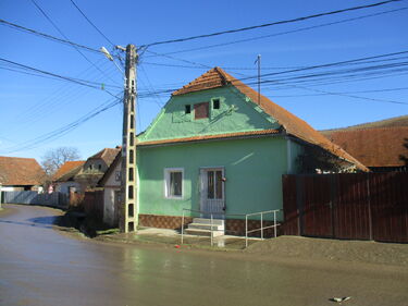 A szülőháza helyén álló mai épület