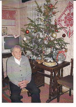 Nemes Dénes és szülinapi tortája. Albert Levente felvétele