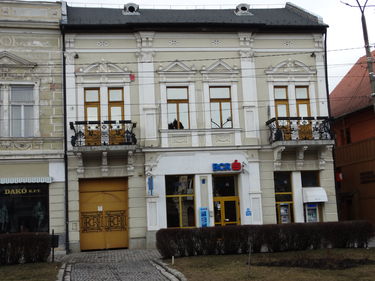 A Román Kereskedelmi Bank kézdivásárhelyi székháza. A szerző felvétele
