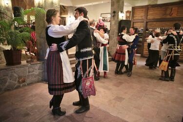Táncolnak a huszárok. Fotó: Sólymosi Enikő