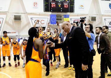 A târgoviştéiek átveszik a kupasikerért járó serleget