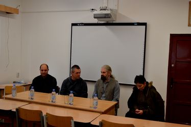 Balról jobbra: Derzsi Kázmér aligazgató, Lázár-Kiss Barna András polgármester, Claudiu Cristian, a középiskola igazgatója, Urák Gyöngyvér a technika-katedra vezetője. Albert Egon fotója