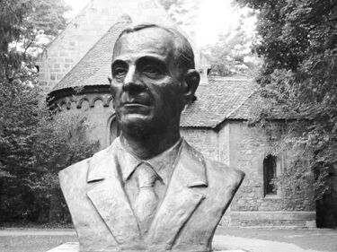 Wass Albert szobra a Margitszigeten – Andrássy Kurta János alkotása