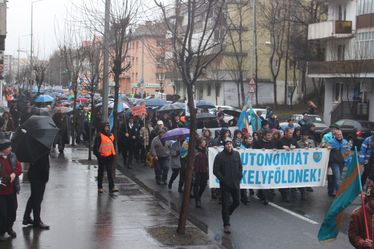 A Postarétről a főtérre vonultak. A szerző felvételei
