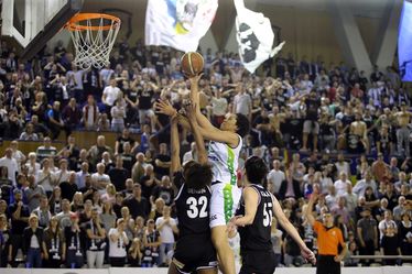 Shegog 22 ponttal és 16 lepattanóval járult hozzá a Sepsi-SIC tegnapi sikeréhez. Fotó: Mircea Rosca / www.SportPictures.ro