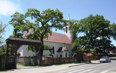 Kálvin-szobrot állítanak a templom kertjébe. A szerző felvétele