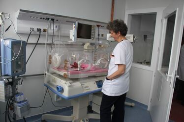 Szülésznőket csak a felsőfokú oktatásban képeznek