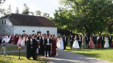 A hopmester jelentette be az érkezőket