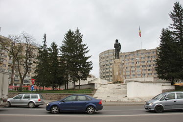 A román katona szobra Cochiorék egyik fő gondja. Albert Levente felvétele