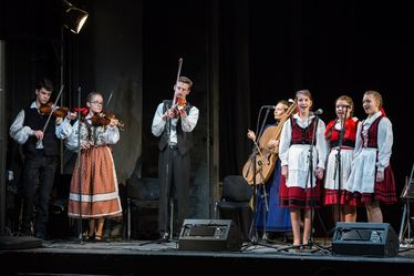 István Ildikó és tanítványai. Fotó: Kocsis B. János