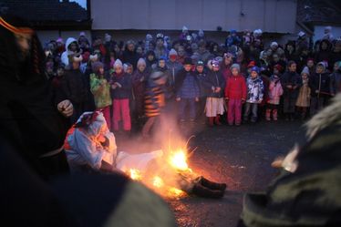 Elégették a telet jelképező szalmabábut. Fotó: Albert Levente