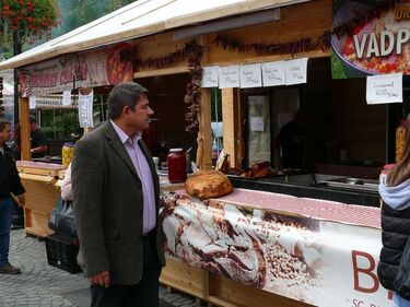 Mircea Diacon a vásárokban is gyakran tart ellenőrzéseket A szerző felvétele 