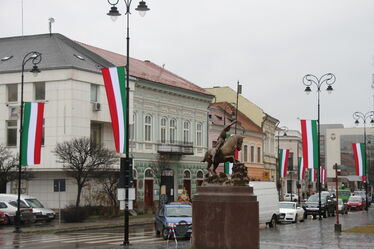 A március 15-i magyar zászlókat sem tűrhették a prefektusok. Fotó: Albert Levente