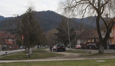 A park sétányait parkolónak használják