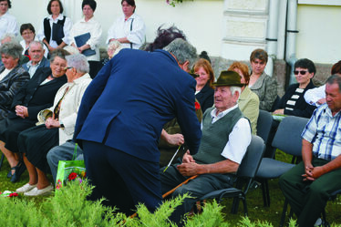 Köszöntik Virág Mihály veteránt. A szerző felvétele