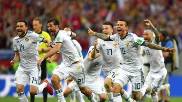 Orosz öröm – hazaküldték a 2010-ben világbajnok spanyolokat. Fotó: FIFA