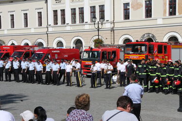 Szemle a főtéren. Albert Levente felvételei