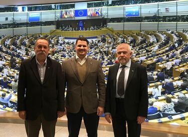 Ferencz Csaba alelnök, Dabis Attila külügyi megbízott és Izsák Balázs elnök