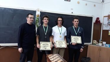 A sakk egyéni verseny díjazottjai