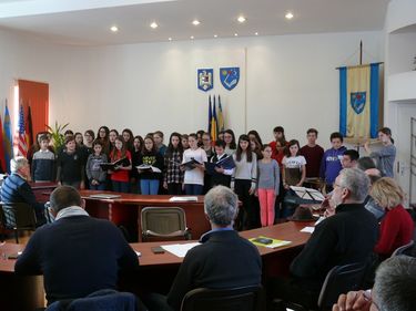 A Campanella gyerekkórus köszöntötte a tanácstagokat. A szerző felvétele